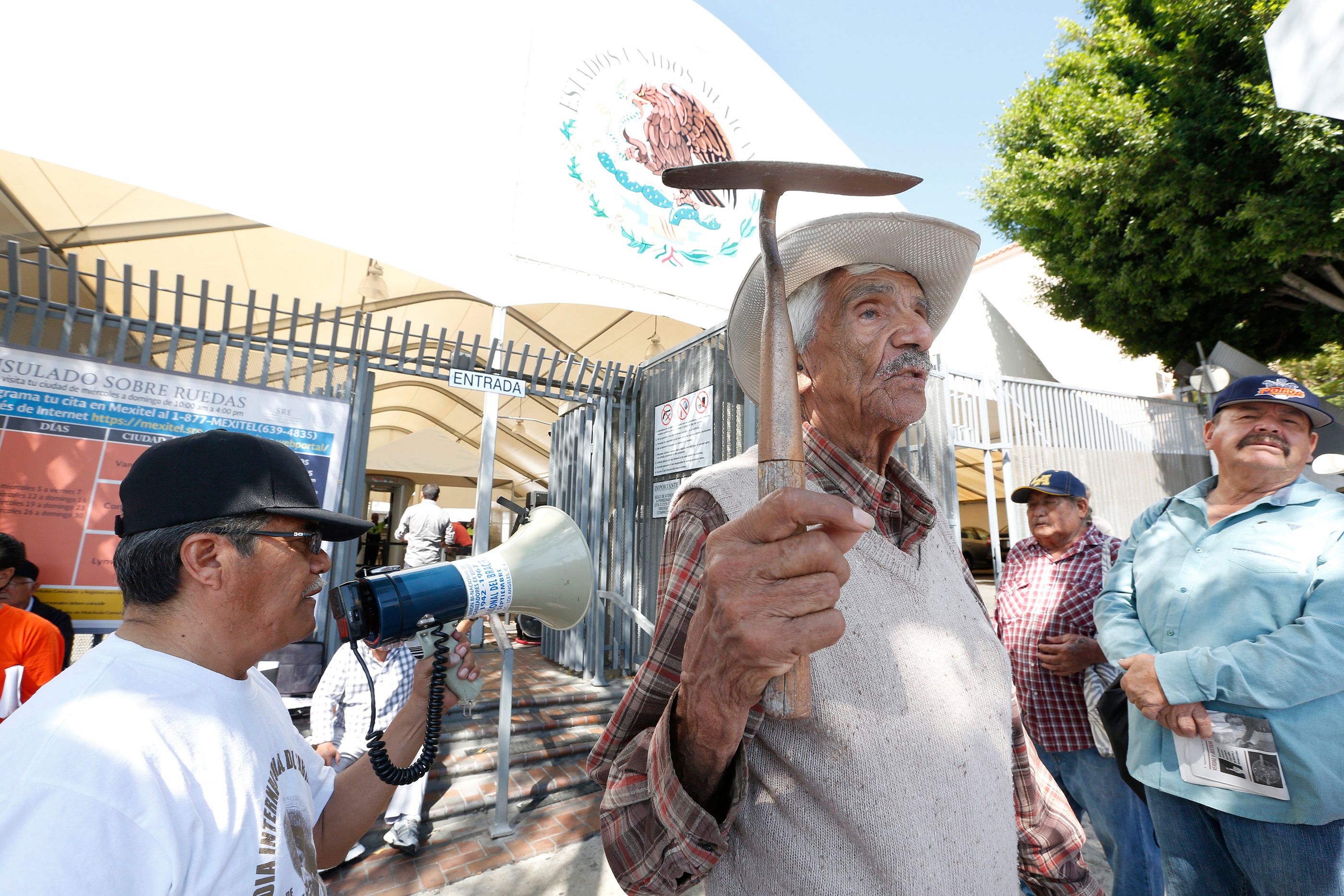 Manuel Becerra says that the government of Mexico owes him more money for what was taken from them weekly when he was part of the Bracero Program between 1954 and 1962. (Aurelia Ventura / La Opinion)