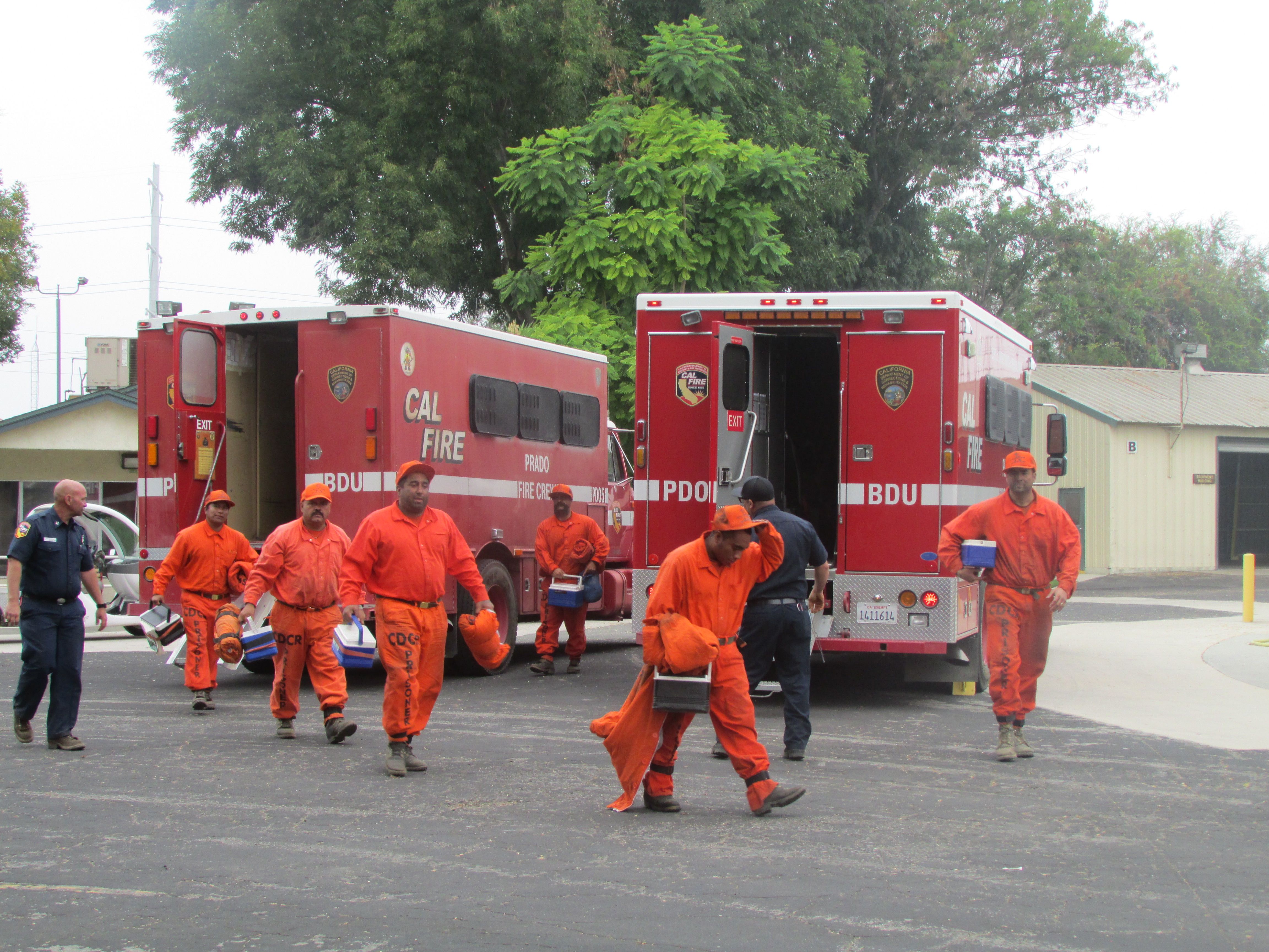 Thousands of inmates have passed through the Prado Conservation Camp who have entered and served as firefighters in the fight against the fires in California.  (Araceli Martínez / La Opinion_.