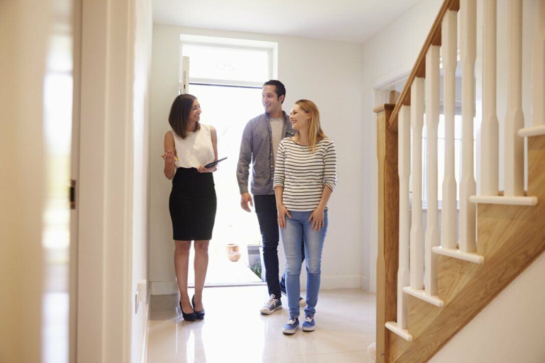 How long should a house viewing last?