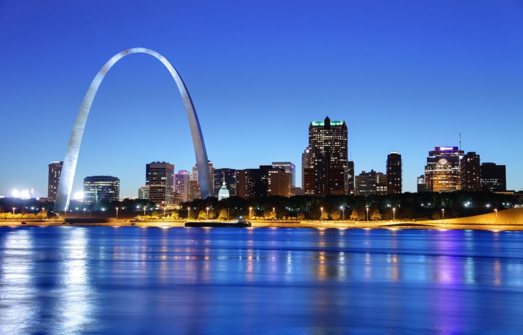 How much do you need to live comfortably in St. Louis?