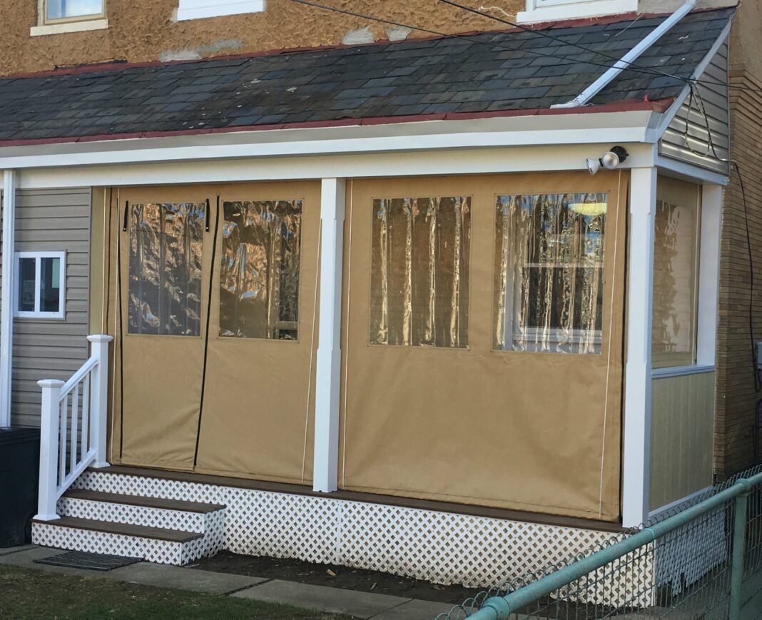 How much does it cost to build a 16x16 screened-in porch?