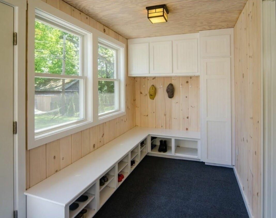 How much does it cost to turn a porch into a mudroom?