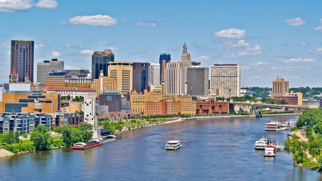 Is it cheaper to live in Minneapolis or St. Paul?