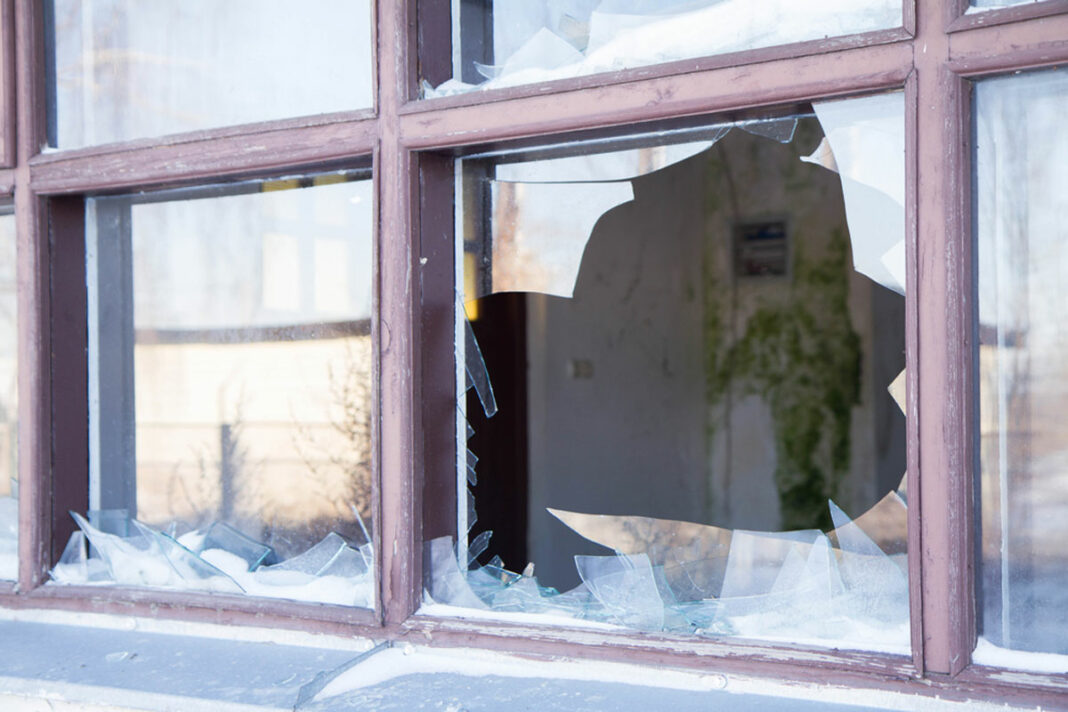 Should you tape a broken window?