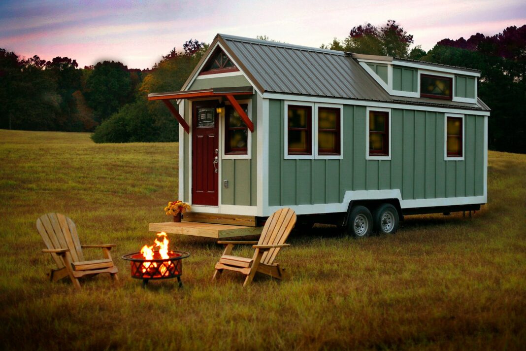 What are 3 negative features of a tiny house?