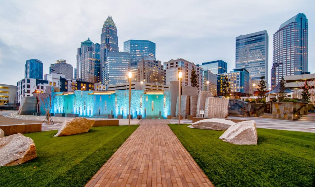 What are the pros and cons of living in Charlotte NC?