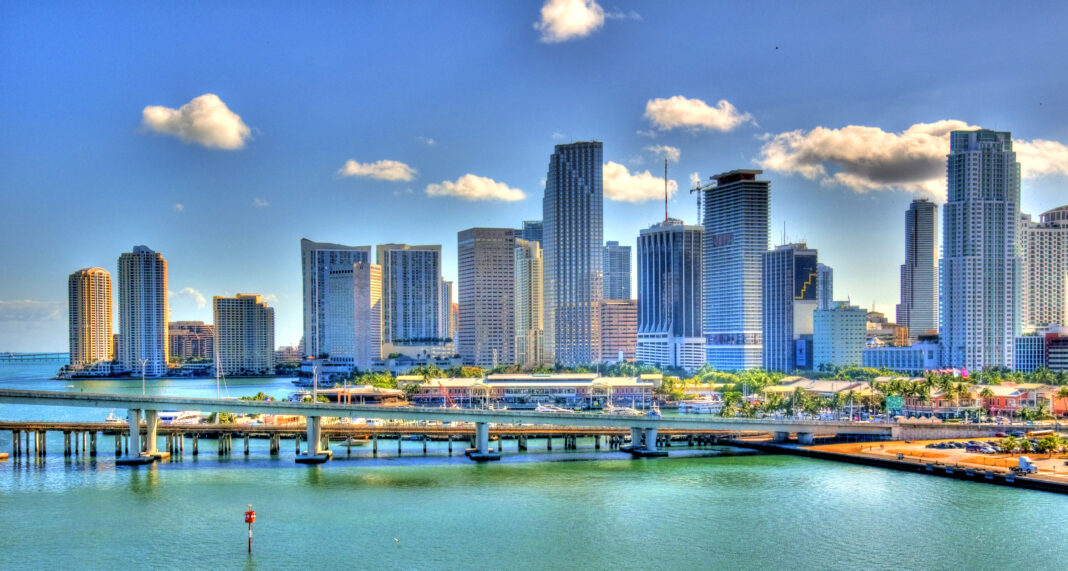 What are the pros and cons of living in Miami?