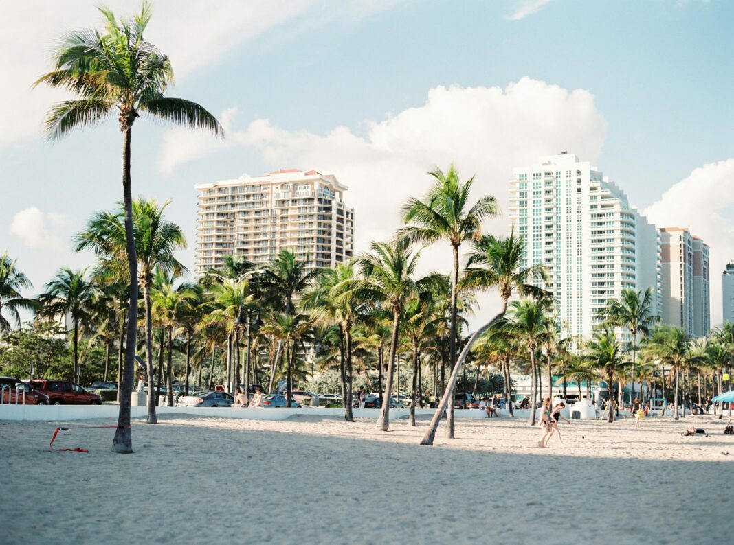 Where do the rich live in Miami?