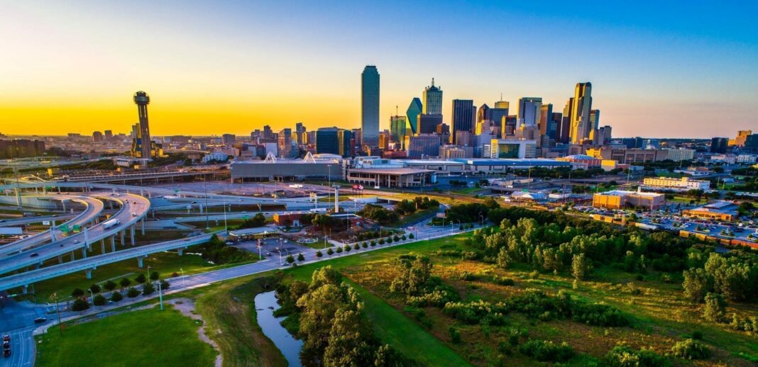 Where do the wealthy live in Dallas?