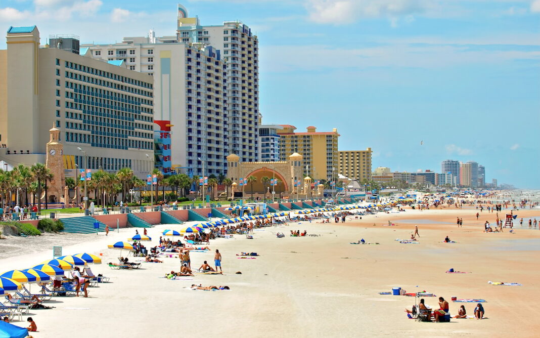 Which beach is better Clearwater or Daytona Beach?
